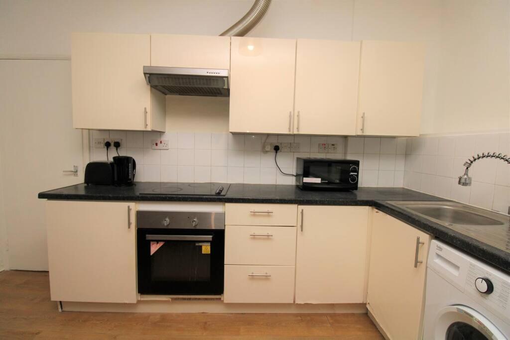 Ideal 2 Bed Flat Close To City Apartment London Exterior photo