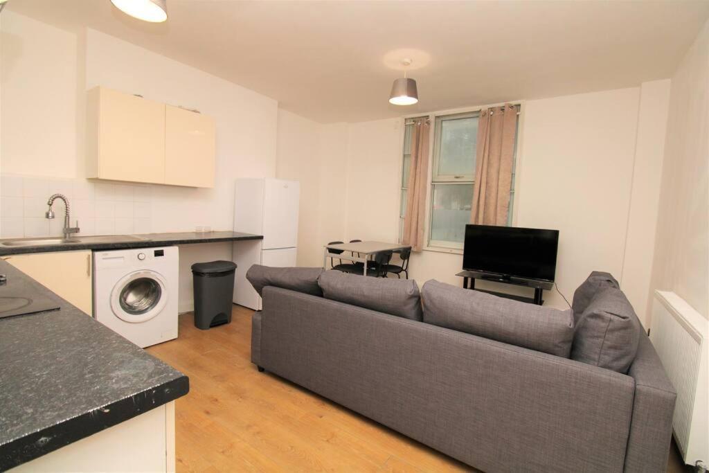 Ideal 2 Bed Flat Close To City Apartment London Exterior photo